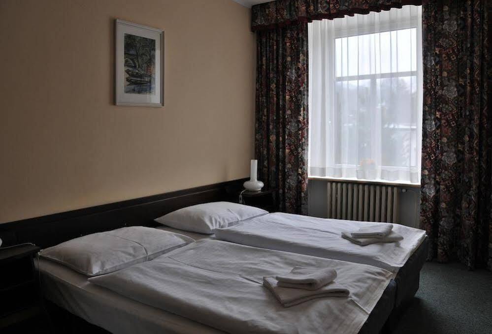 Hotel Labut Vrchlabi Luaran gambar